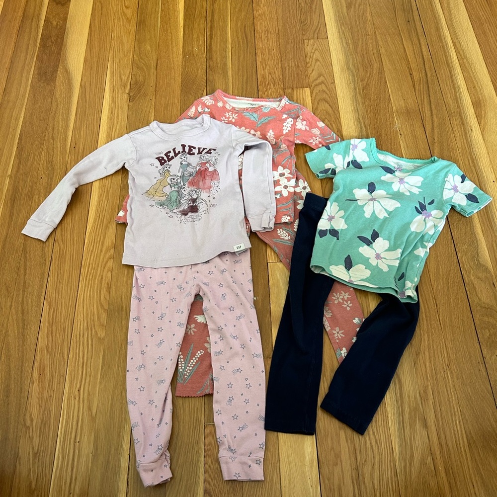 Used girls pajamas all size 3T